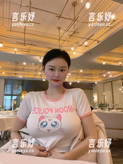 微密圈 - 当左公子666遇上泳池：专属泳装合集，水面还在冒泡哦！