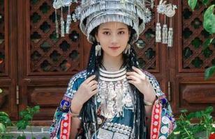 年年Nnian在泳池边的美图大分享，快来一起“泡”吧！