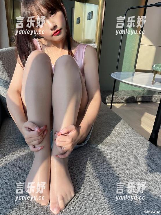 微密圈 - 图包精选：张思允一下子把连体衣穿的既优雅又有趣，着实救了我每天的穿搭灵感。