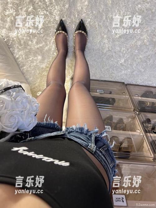 微密圈 - 张思允又来啦！最新图册，白吊带袜将在这个秋天留言