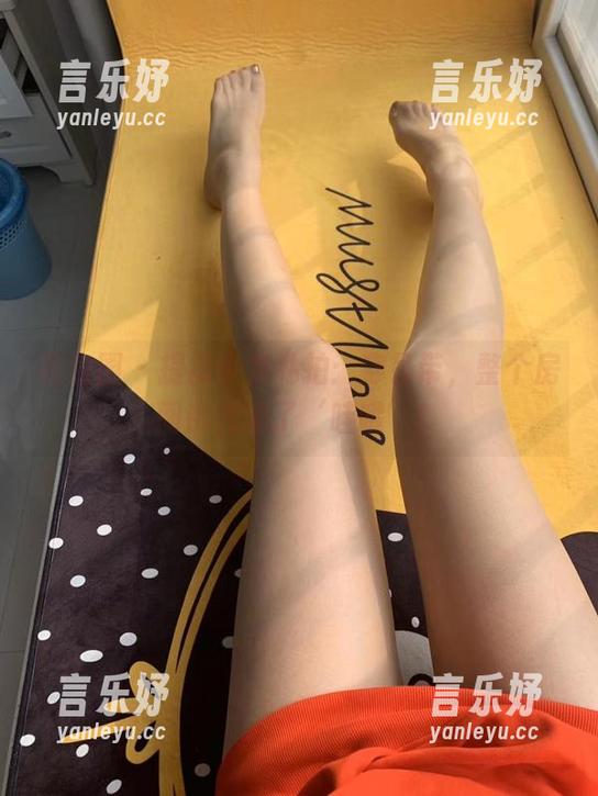 提袜少女 微密圈 - 提袜少女私拍:穿吊带,整个房间都充满了‘哇哦’!