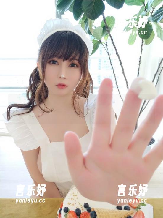 是依酱吖：七夕特辑中的红色波点——每一张美图都透着俏皮！