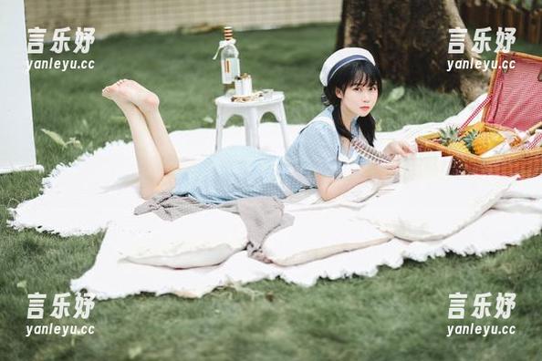 是一种_DELAY，不得不说是依酱呀的三月丰满图包太抓眼球！