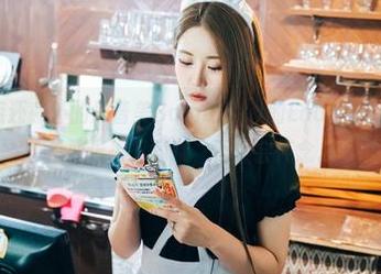比地铁晚点还意外的是普美Bomi(보미)的Loozy图集——抵达后要记得下载哦，不然会怀念。