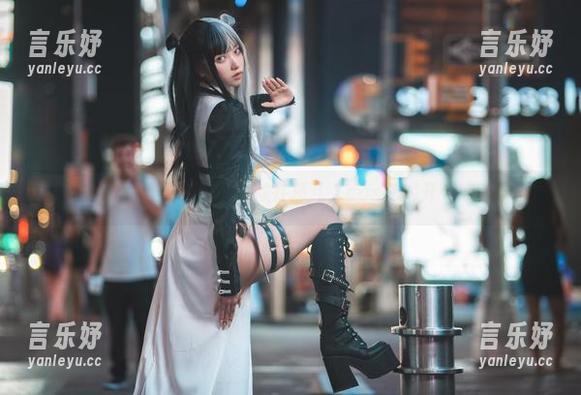 校园里的果咩酱w——就在那儿，cos真得开个摄影展