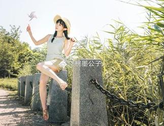 当桃墨公子在窗边，高清写真集成了我家阳台的新风景！