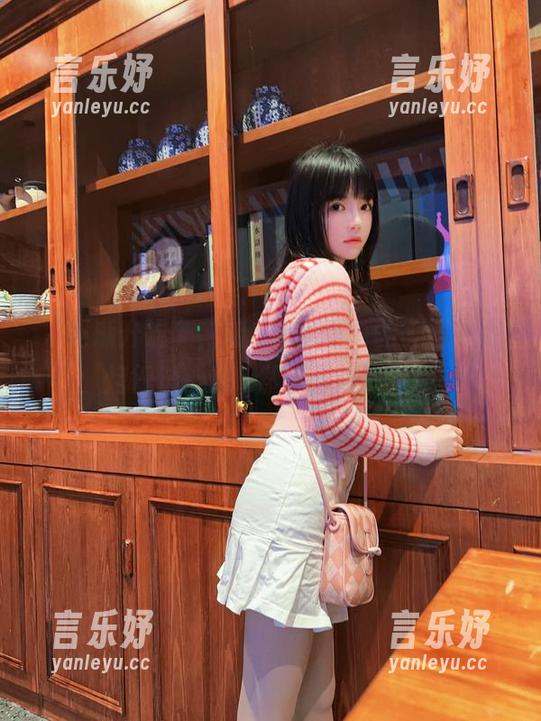 “逐渐升温”，让“桜桃喵”的美图把我烤得透心凉...然后再热一遍。