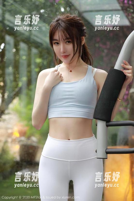 模范学院 - 一言不合就Show黑丝，露露Andrea的写真原图，潜意识在发热。