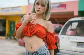波萝社 – 夏天不止是炎热，王语纯的私拍资源能让你清凉一夏。