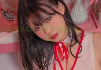 疾走可可的定制套装写真，原图中的那份气质，让人不禁想多看几眼。