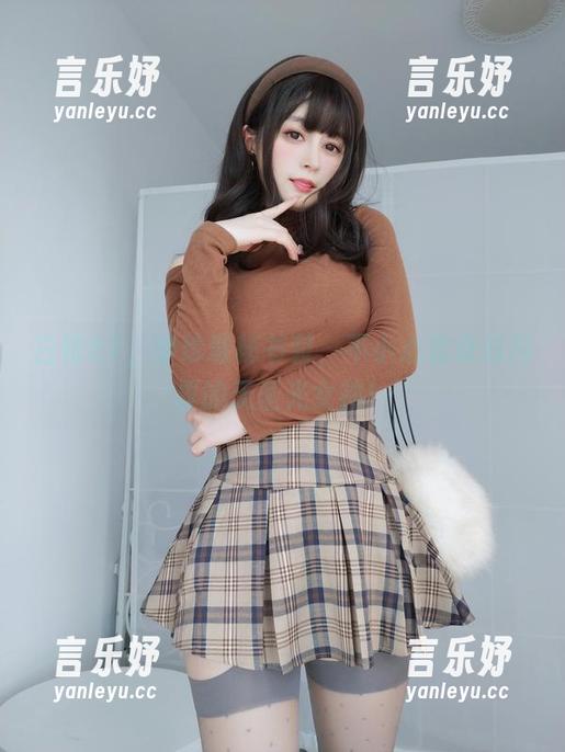 白银81，穿珍珠秘书装，不小心变身时尚界的无圣光女神！