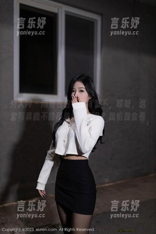 秀人网-南乔 秀人网 - 南乔在白色的背景下,哎呀,这套写真能不能再单纯一点儿?我怕我会看得心脏在加速。