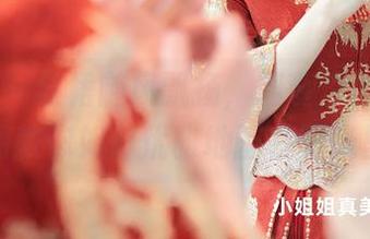 秀人网 – 红裙随风飘扬，周慕汐baby用原图教你如何优雅地困在阳光里。
