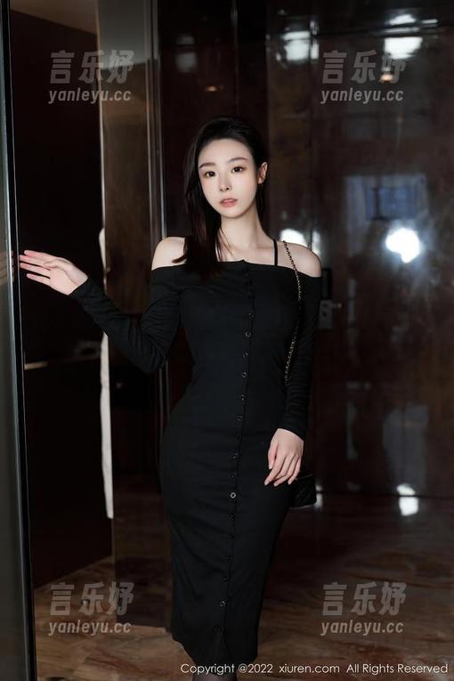 秀人网 - 就是阿朱啊的白色野餐——原图里有“隐秘”午餐盒