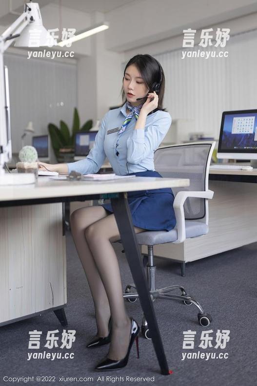 秀人网 - 不管有没圣光，蕾蕾醒了没的美腿已经悄然捕获我的视线！