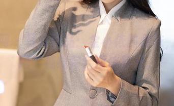 秀人网 – 写真作品：金小依的丝袜，逗我吗？视线完全没法移开。