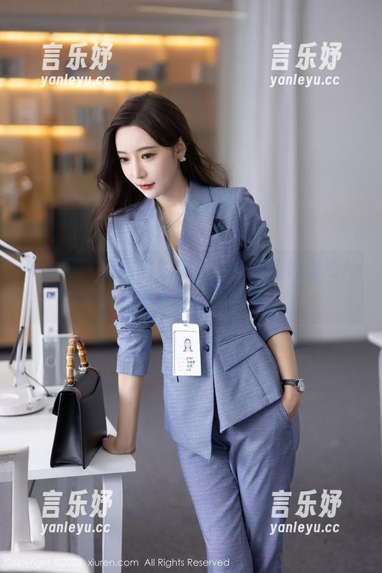 秀人网-麻吉小兔子 秀人网 - 偷偷看的麻吉小兔子连体衣照片,免费获取还不快来!