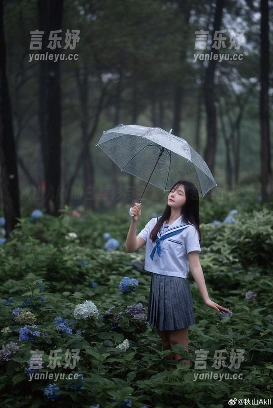 秋山AkI的白衬衫与全套：就差没把我晃晕