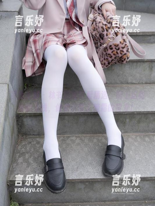 紧急企划 - 林书辞的可爱精选，配上这甜蜜的光线，像是自带了糖霜的背景！