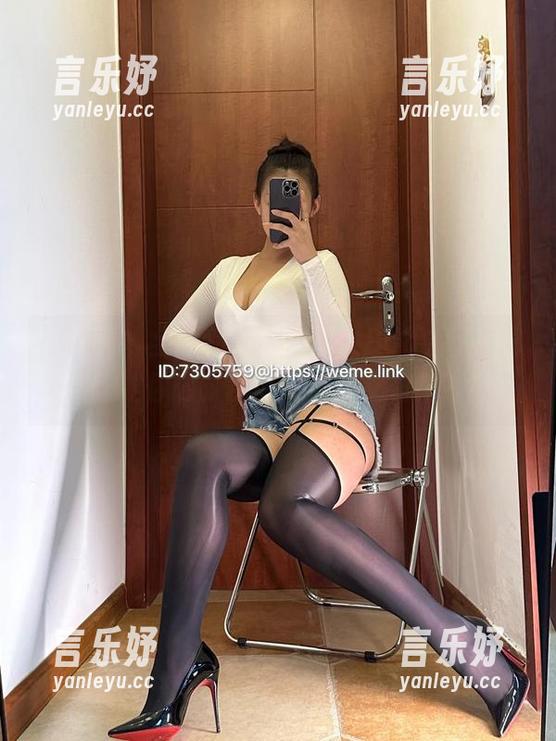美邵女Baby 微密圈 - 全新特辑:美邵女Baby高清图库,让你随时随地拜倒在女神裙下!