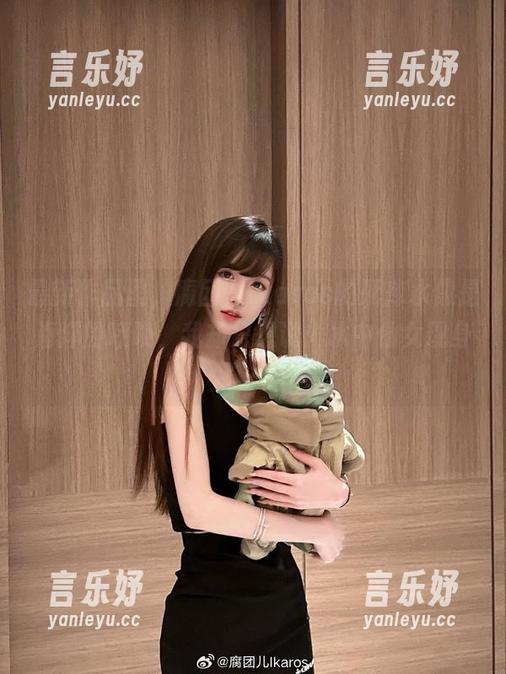 最新作品里，腐团儿Ikaros的死库水像是海洋的呼唤，我却只想说：水中仙女现身了…！
