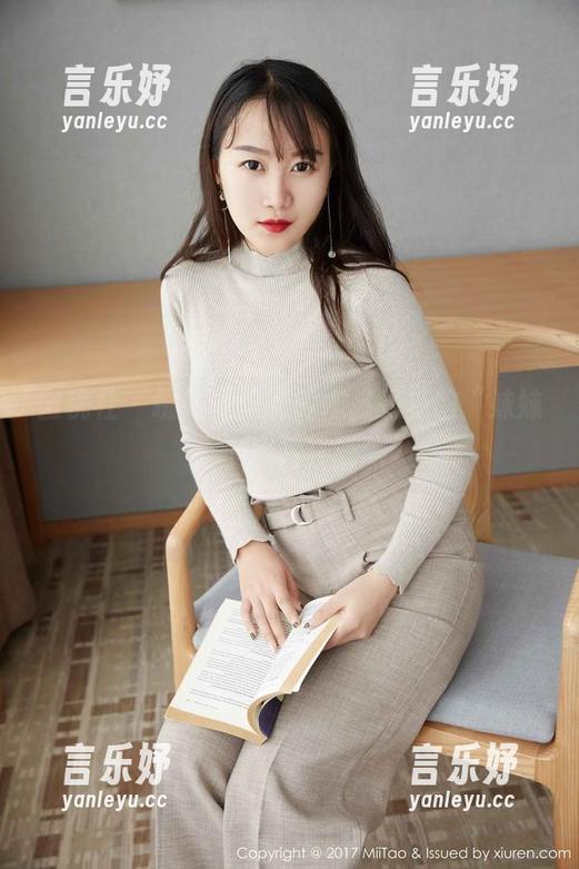 蜜桃社-铃木 蜜桃社 - 摄影棚里的铃木,妥妥的“妹妹”照片狂欢