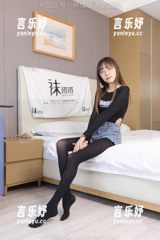 袜啵啵 - 裸足和黑色指甲油你都见过吗？果果最新图集是时候让你看到鞋子无关紧要的时刻了！