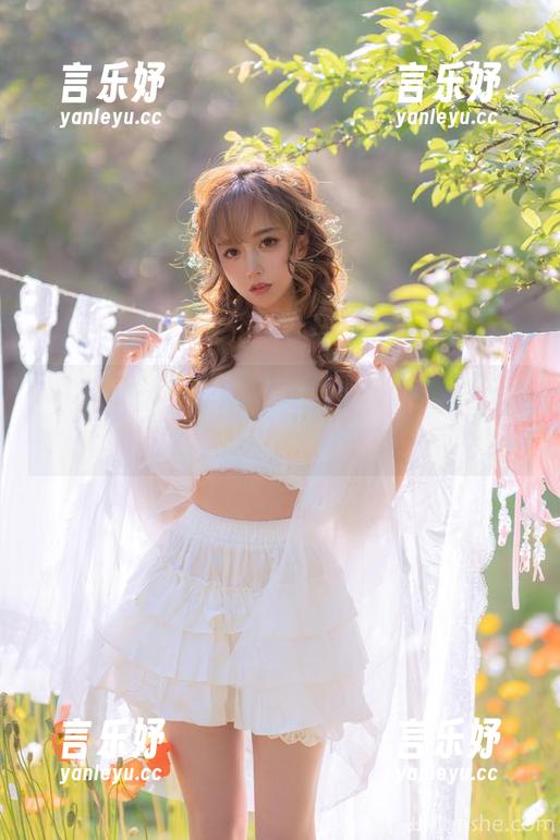 从过期米线线喵发掘的红裙美图，人间难得一见的“穿越”。
