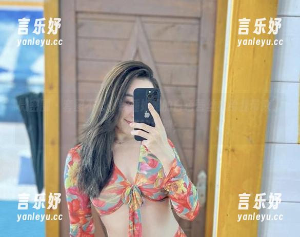 微密圈 - 套图不错，铁锤姐姐的白色蕾丝袜给我带来了别样的震撼；