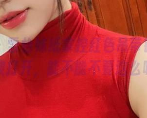 微密圈 – 雪怡妹纸掌控红色吊带镂空，高清感官被打开，能不能不要这么吸引人？
