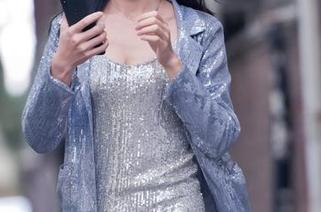 魔镜街拍 – 为何不下载？婷婷的极品OL造型，包臀灰裙配薄丝，即拿即用！